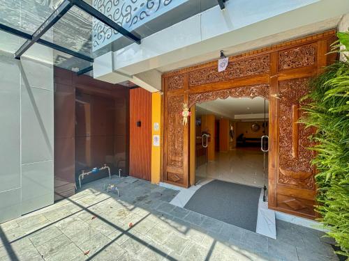 ทางเข้า, เอบี โฮเทล กูตา บาย อากาตะ (AB Hotel Kuta by AGATA) near วอเทอร์บอม ปาร์ค