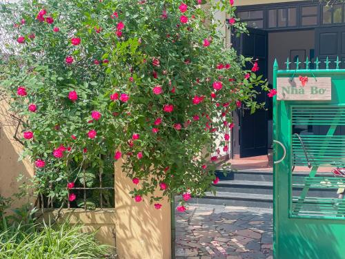 Nhà Bơ Homestay (Nha Bo Homestay) in هيو