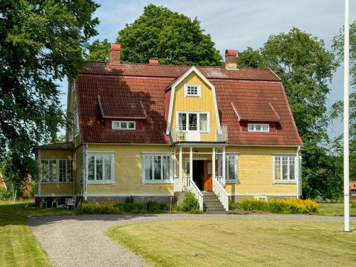 Viesnīcas āriene, Historic Vicarage By The Lake In Dalskog in Dalskog
