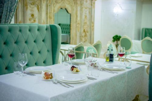 Bristol Central Park Hotel - image 11