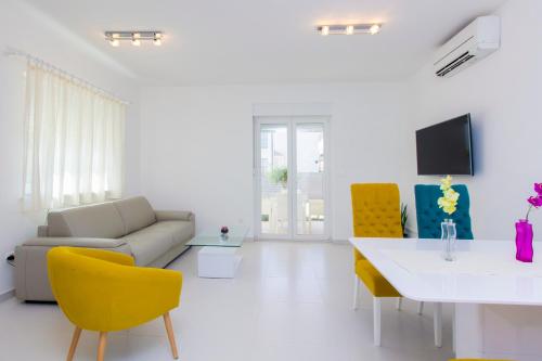 Comfort One-Bedroom Apartment with Terrace image 10