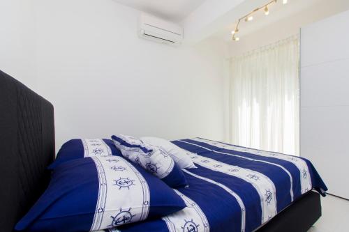 Comfort One-Bedroom Apartment with Terrace image 2