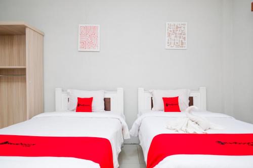 2 twin beds