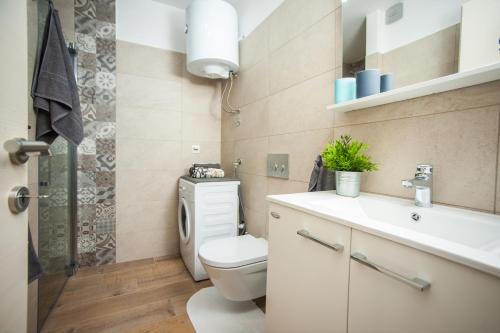 Apartment Mediterraneo - Tap to explore photos