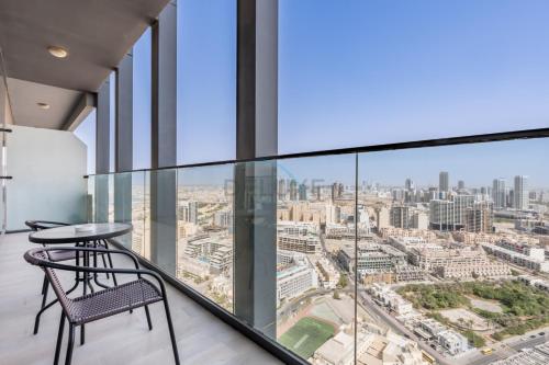Stay Near the Park with Easy Exit from JVC, Just Minutes to Dubai Marina and Palm Jumeirah - Bloom Towers A, JVC by Deluxe Holiday Homes, Dubaï (photo 5)