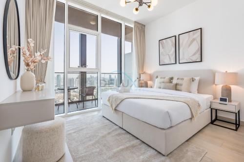Stay Near the Park with Easy Exit from JVC, Just Minutes to Dubai Marina and Palm Jumeirah - Bloom Towers A, JVC by Deluxe Holiday Homes, Dubaï (photo 2)