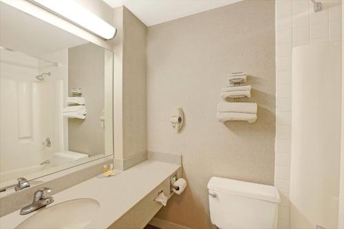 Days Inn by Wyndham Parsippany - image 11