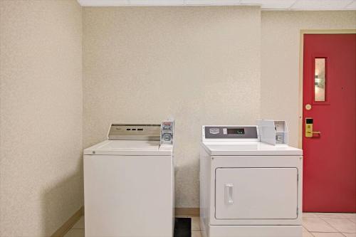 Days Inn by Wyndham Parsippany - image 8