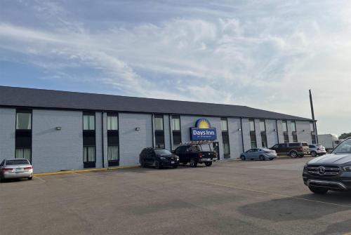 Days Inn & Suites by Wyndham Bloomington/Normal IL in Bloomington, USA