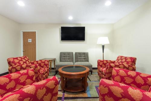 Days Inn & Suites by Wyndham Bloomington/Normal IL in Bloomington, USA