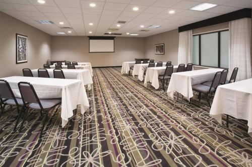 La Quinta by Wyndham Denver Englewood Tech Ctr - image 12