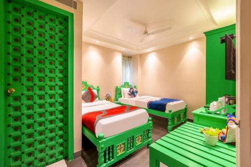 2 twin beds