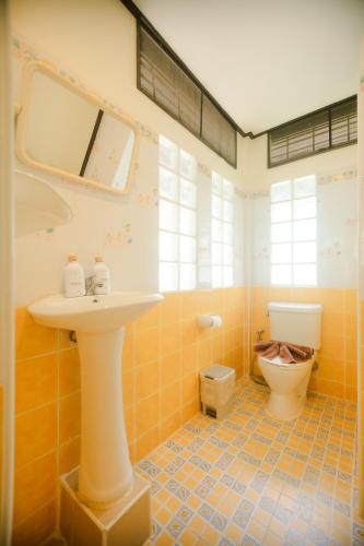 room detail thumbnail 2