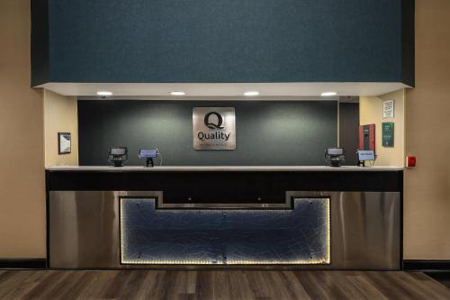 Quality Inn & Suites - image 27