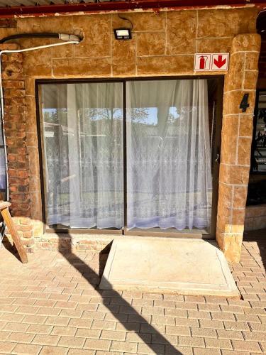 Janneman Se Leeuwyfie B&B in Odendalsrusas