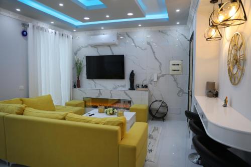 Raina Luxury Apartment - image 5