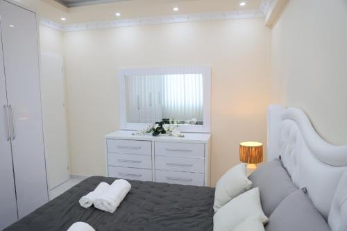 Raina Luxury Apartment - image 2