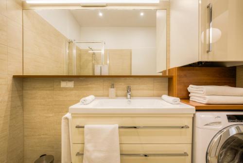 Vienna Grand Apartments City - image 12