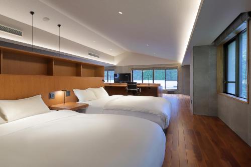 2 double beds, 2 futon beds
