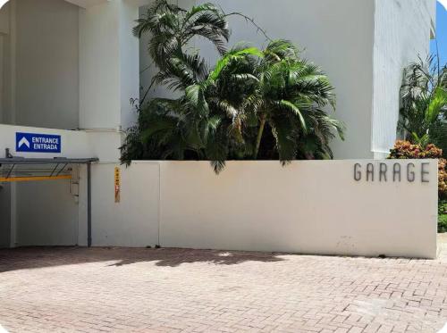 Isla Verde Beachfront Retreat with parking - image 12