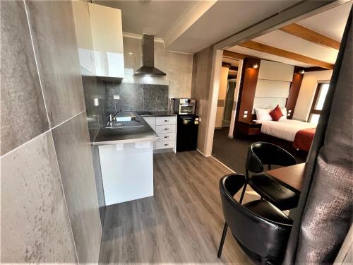 Oakleigh House in เบอร์นี่