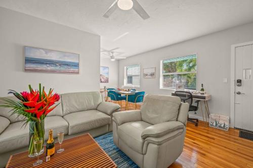 Condo by the Beach King Bed Lush Patio w BBQ Breakers Key Seven H0MES, Fort Lauderdale (zdjęcie 7)