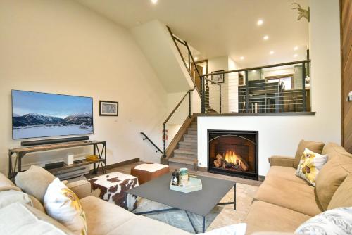 Winterpoint Sapphire Townhome: Recently Remodeled, Close to Everything in Four O'Clock