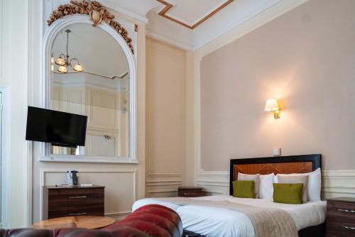 room detail thumbnail 1