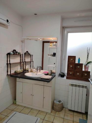 Vannas istaba, Chez Merlyn in Locarn