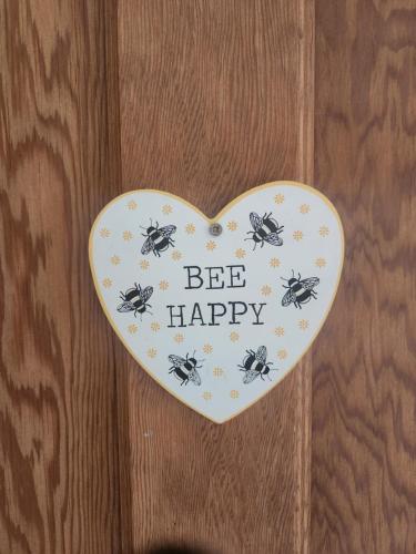 BEE GENTLE BEE KIND BEE HAPPY rooms in Glastonbury