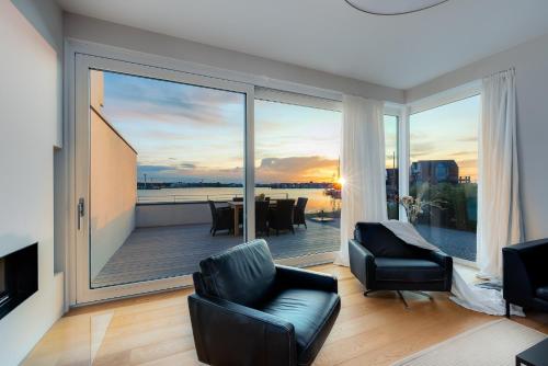 Harbour Lodge: Meerblick, Terrasse, Balkon, finnische Sauna, Kaminofen in Olpenitz