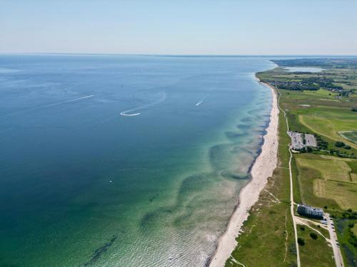 Strand, Harbour Lodge: Meerblick, Terrasse, Balkon, finnische Sauna, Kaminofen in Olpenitz