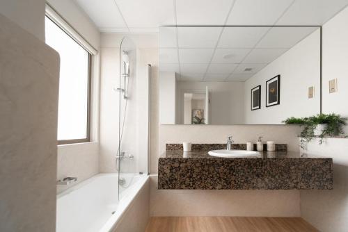 Elegant 2-Bedroom Apartment with Breathtaking Cityscape, Dubái (foto 5)