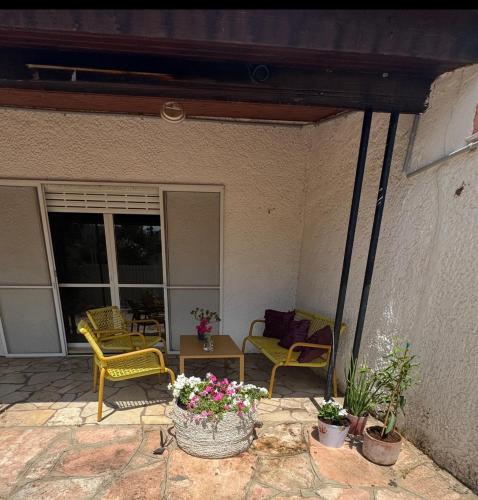 Cottage near the beach in Herzliya City Center