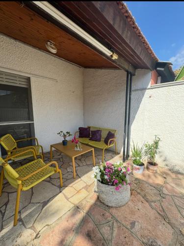 Cottage near the beach in Herzliya City Center