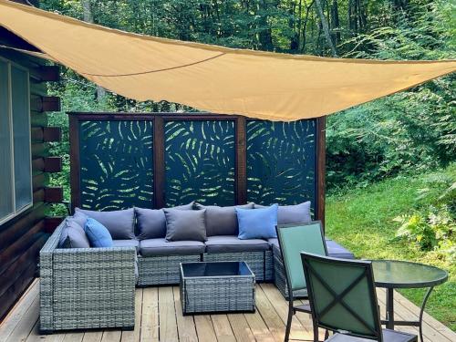 Perfect Vermont Battenkill Log Cabin in Sandgate