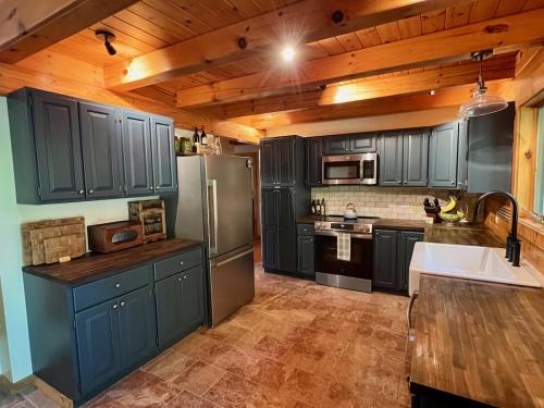 Perfect Vermont Battenkill Log Cabin in Sandgate