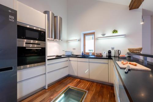 Prague Days - SAttic Apartment with AC next to Old Town Square - image 10