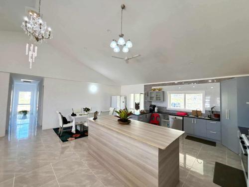 Toafa Elidad Airport Lodge in Fua‘amotu