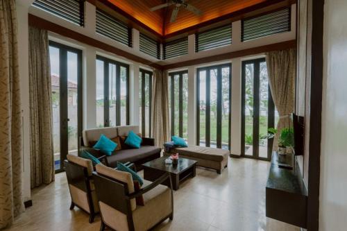 Amore Villa, Karambunai
