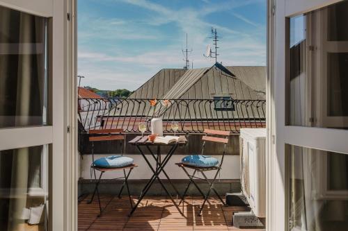 Prague Days - Loft with Terrace and Prague Castle View by Vltava River in Smíchov - image 9
