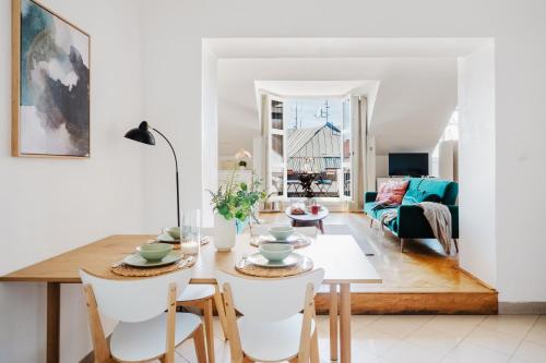 Prague Days - Loft with Terrace and Prague Castle View by Vltava River in Smíchov - image 3