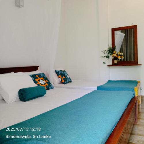 1 king bed, 1 twin bed