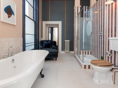 Pass the Keys Large Stylish room in the Heart of Bath, Bath (photo 9)