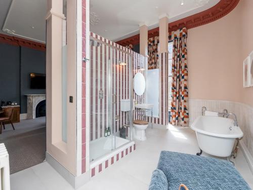 Pass the Keys Large Stylish room in the Heart of Bath, Bath (photo 11)