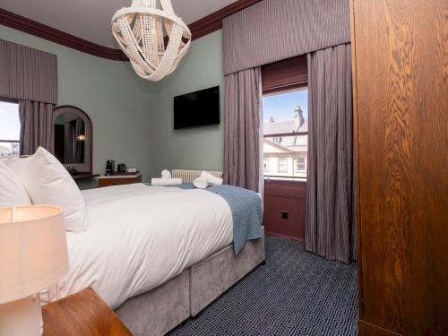 Pass the Keys King Room in superb Central Bath Location, Bath (photo 2)
