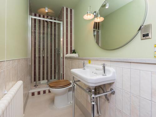Pass the Keys King Room in superb Central Bath Location, Bath (photo 6)