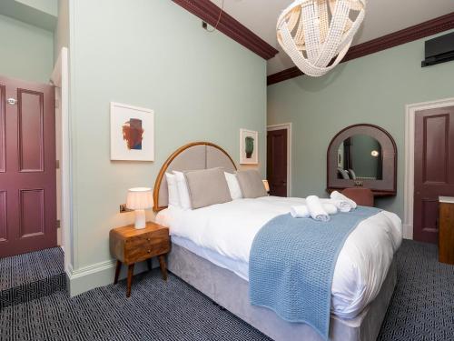 Pass the Keys Cosy King room in Central Bath, Bath (photo 5)
