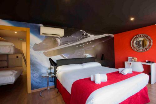 1 double bed, 2 twin beds