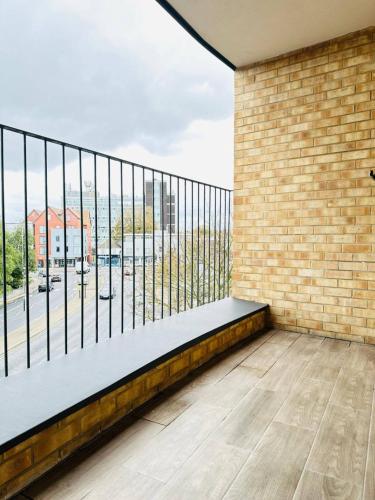 Gorgeous two bedroom luxury Apartment sleeps 6 in Észak-Brentwood